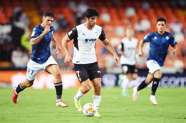 Soi kèo Alaves vs Valencia, 0h00 16/05/2025 2 Màn so tài Alaves vs Valencia